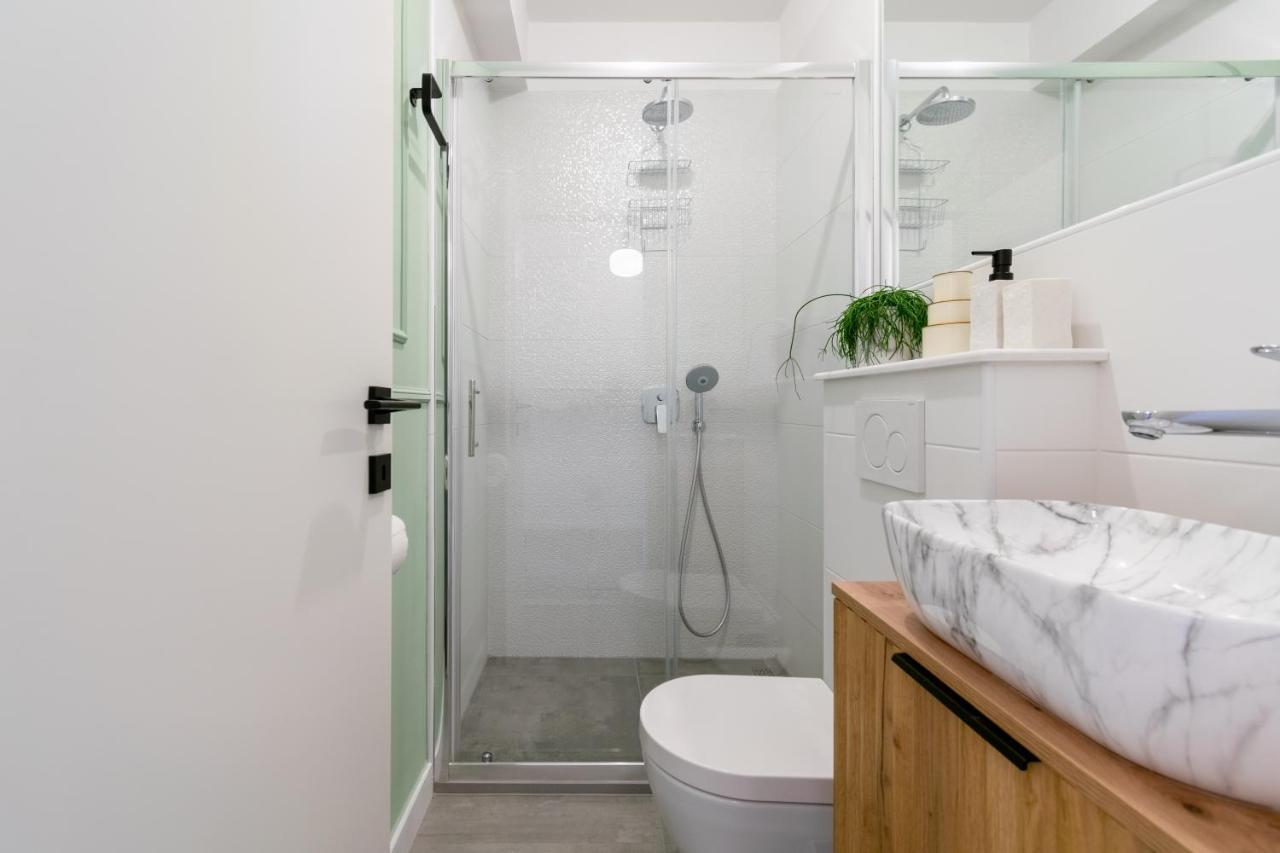 Studio Apartment Smile, Near Beach & Center, Free Parking, Balcony マカルスカ エクステリア 写真